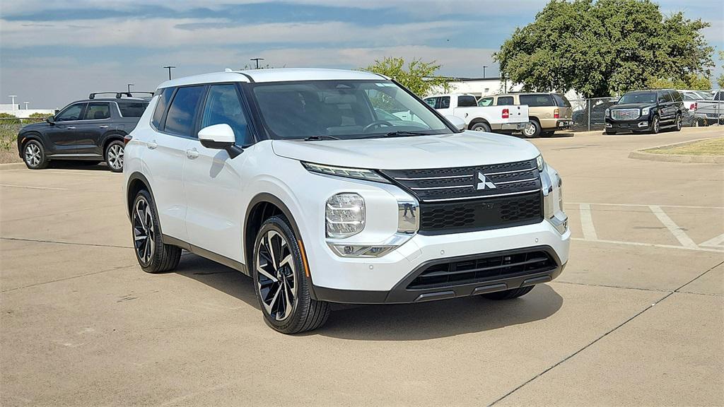 used 2024 Mitsubishi Outlander car, priced at $22,469