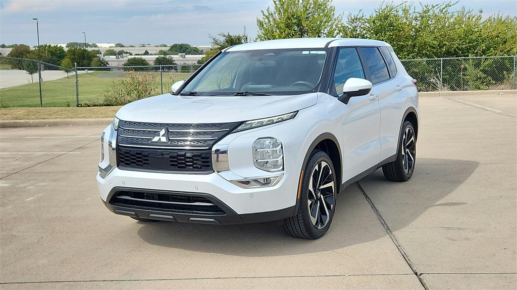 used 2024 Mitsubishi Outlander car, priced at $22,469