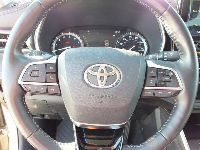 used 2021 Toyota Highlander car, priced at $32,981