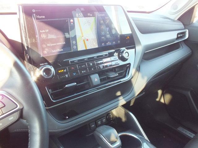 used 2021 Toyota Highlander car, priced at $32,981