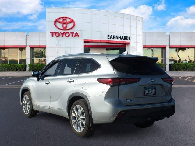 used 2021 Toyota Highlander car, priced at $32,981