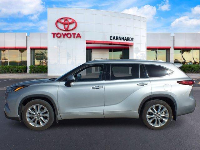 used 2021 Toyota Highlander car, priced at $32,981