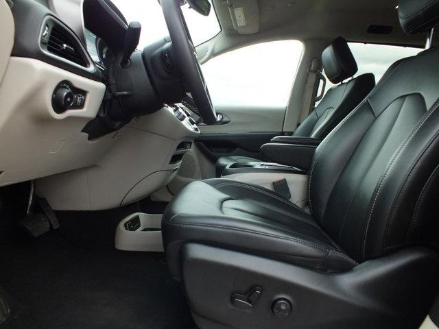 used 2024 Chrysler Pacifica car, priced at $27,481