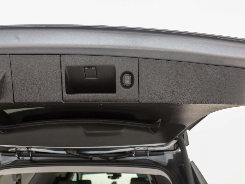 used 2018 Chevrolet Suburban car, priced at $28,900