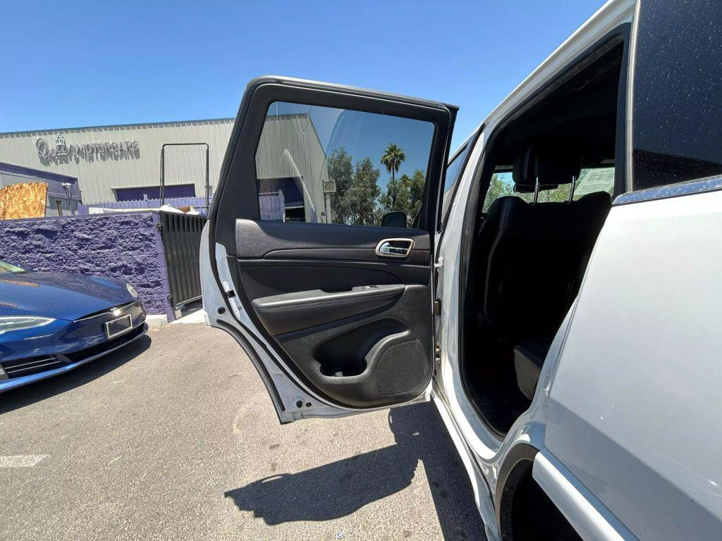 used 2015 Jeep Grand Cherokee car, priced at $11,531