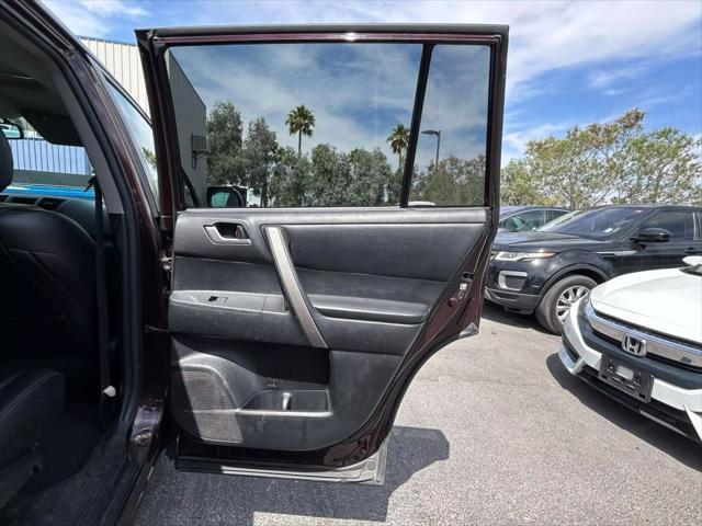 used 2013 Toyota Highlander car, priced at $14,999