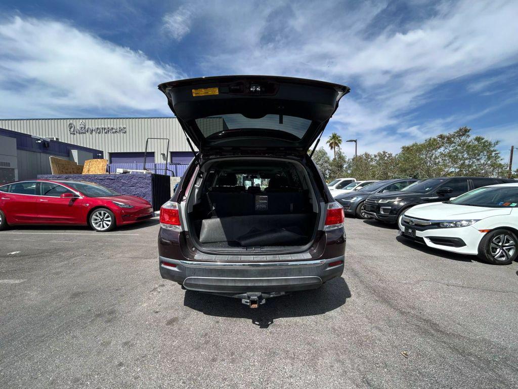 used 2013 Toyota Highlander car, priced at $15,995