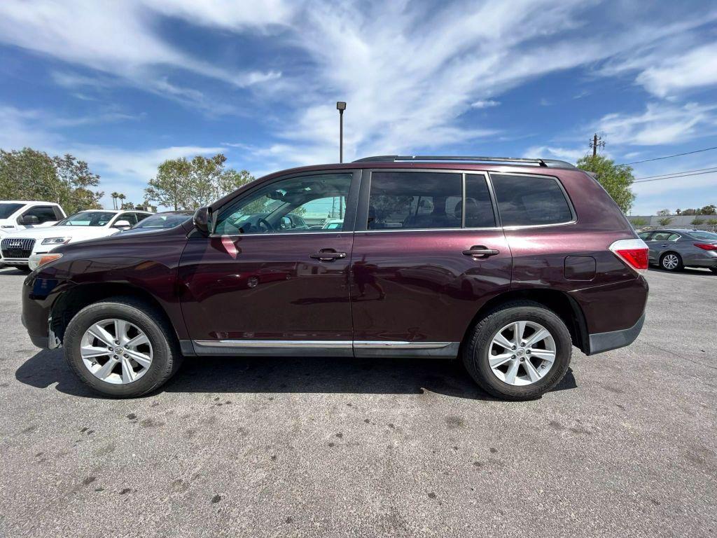 used 2013 Toyota Highlander car, priced at $15,995