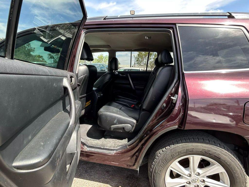 used 2013 Toyota Highlander car, priced at $15,995