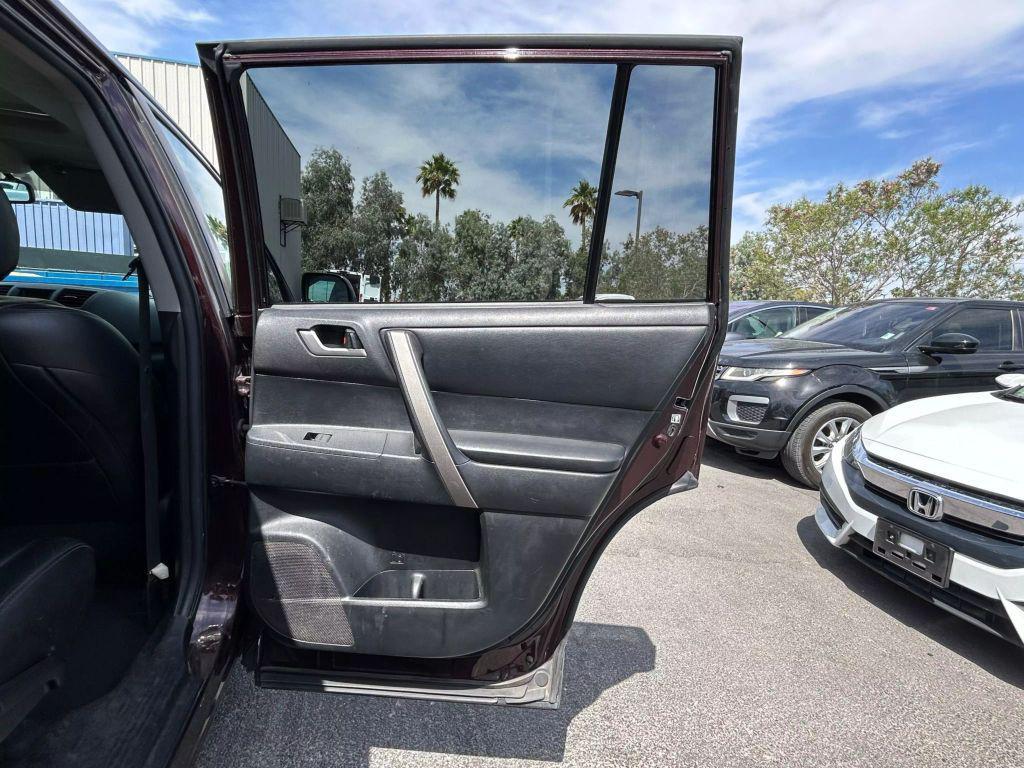 used 2013 Toyota Highlander car, priced at $15,995