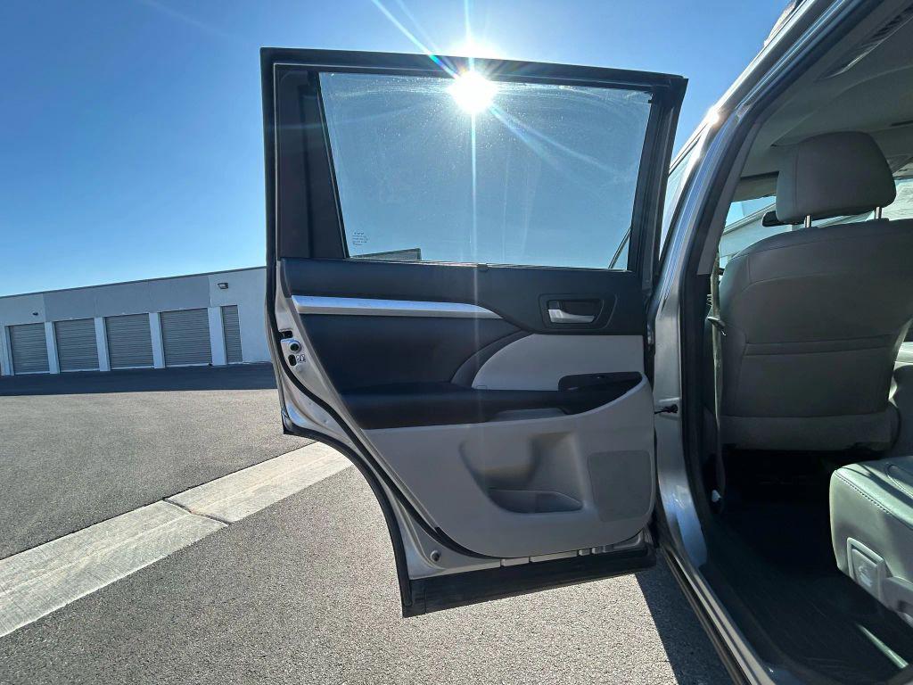 used 2015 Toyota Highlander car, priced at $11,491