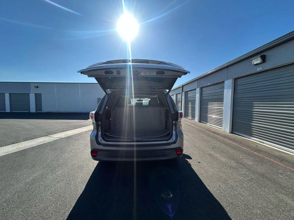 used 2015 Toyota Highlander car, priced at $11,491