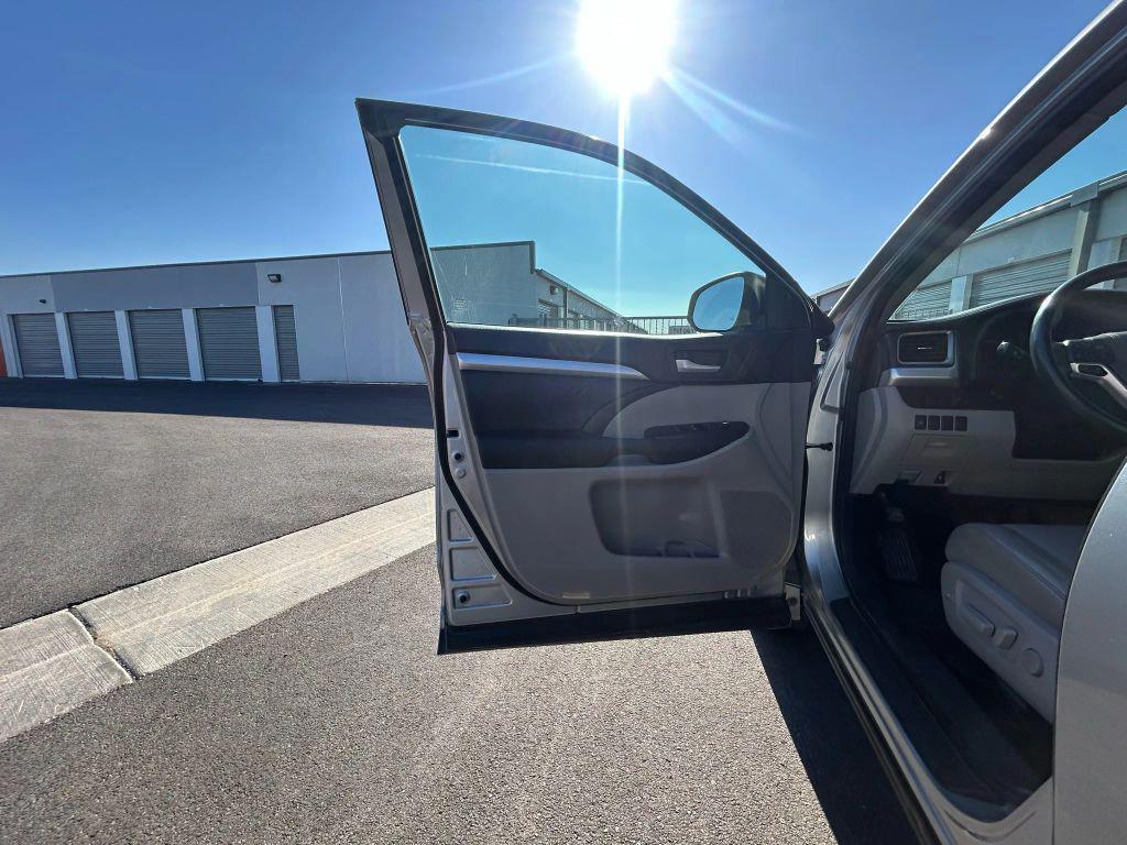 used 2015 Toyota Highlander car, priced at $11,491