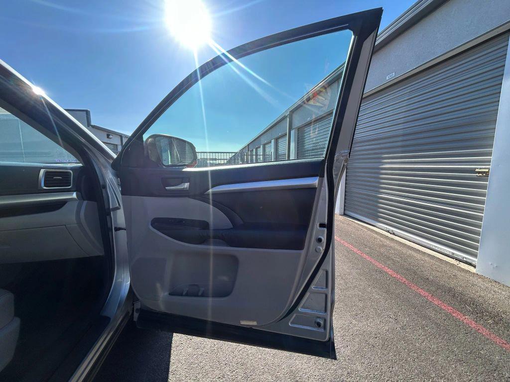 used 2015 Toyota Highlander car, priced at $11,491