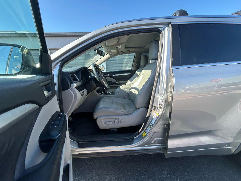 used 2015 Toyota Highlander car, priced at $11,491