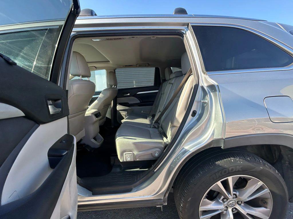 used 2015 Toyota Highlander car, priced at $11,491