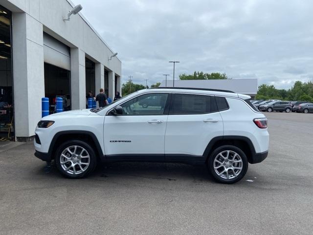 new 2024 Jeep Compass car, priced at $29,427