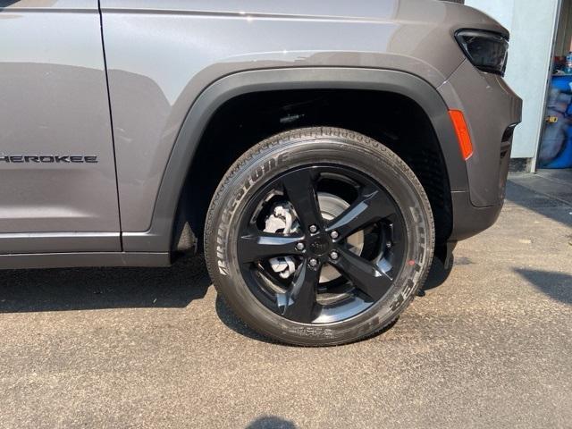 new 2024 Jeep Grand Cherokee car, priced at $43,897