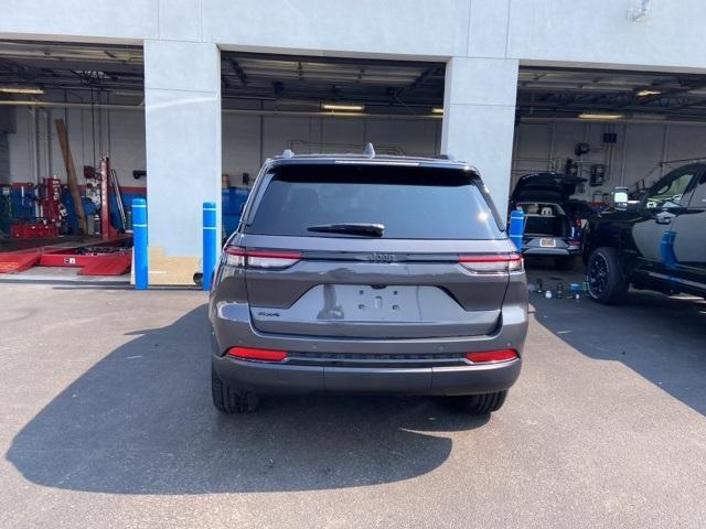 new 2024 Jeep Grand Cherokee car, priced at $43,897