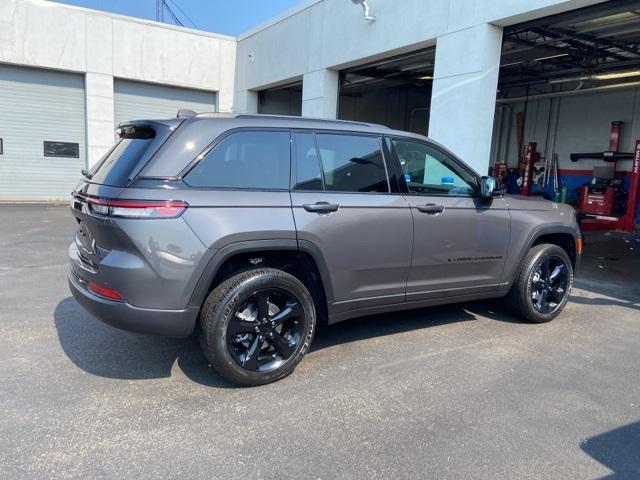 new 2024 Jeep Grand Cherokee car, priced at $43,897