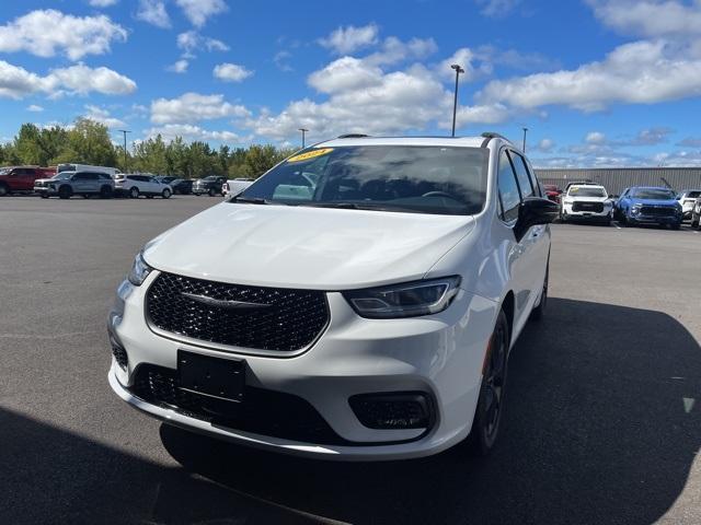 used 2024 Chrysler Pacifica car, priced at $37,985