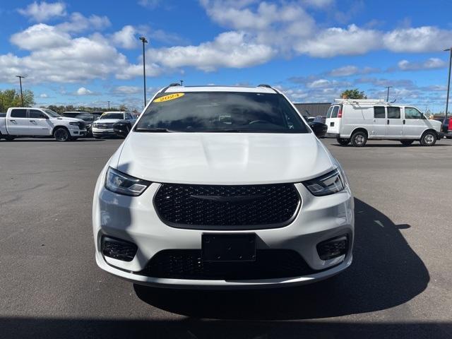 used 2024 Chrysler Pacifica car, priced at $37,985