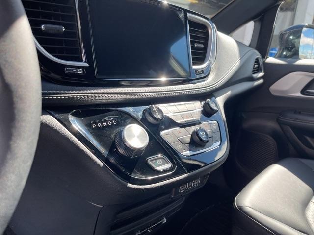 used 2024 Chrysler Pacifica car, priced at $37,985