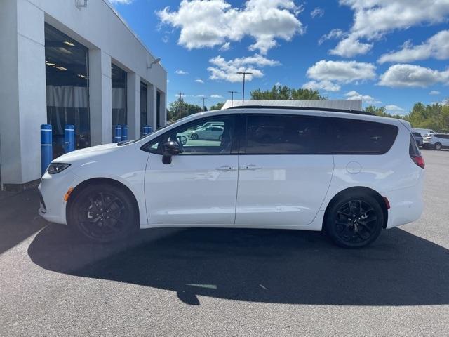 used 2024 Chrysler Pacifica car, priced at $37,985