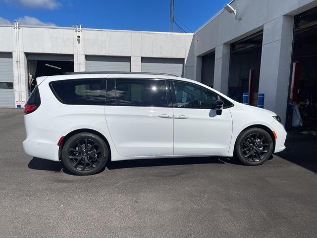 used 2024 Chrysler Pacifica car, priced at $37,985
