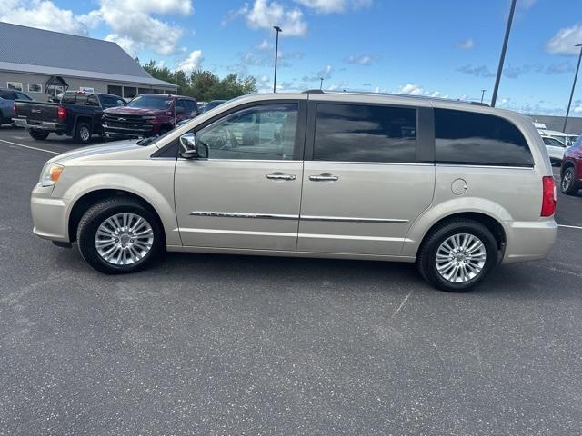 used 2014 Chrysler Town & Country car, priced at $13,395