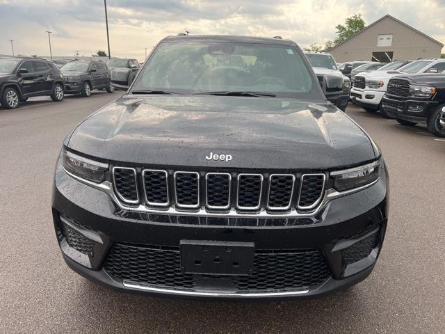 new 2024 Jeep Grand Cherokee car, priced at $38,889