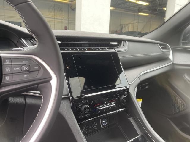 new 2025 Jeep Grand Cherokee car, priced at $43,575