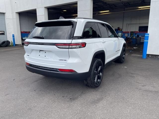 new 2025 Jeep Grand Cherokee car, priced at $45,300