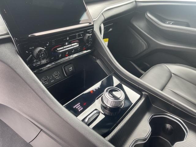 new 2025 Jeep Grand Cherokee car, priced at $43,906