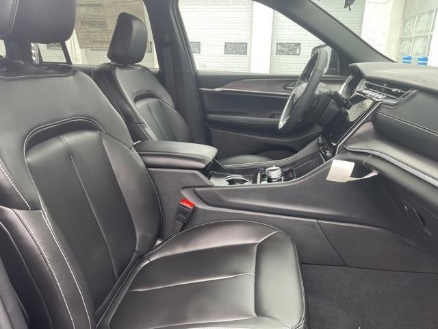 new 2025 Jeep Grand Cherokee car, priced at $43,906