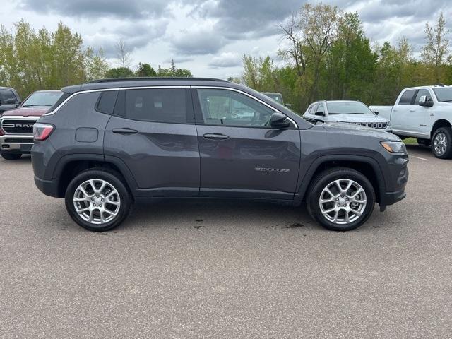 new 2024 Jeep Compass car, priced at $29,992