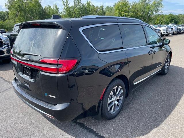 new 2023 Chrysler Pacifica Hybrid car, priced at $48,934