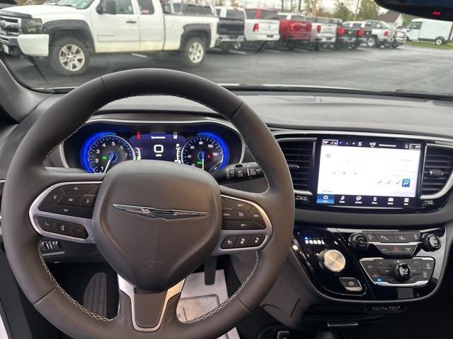 used 2025 Chrysler Pacifica car, priced at $35,885