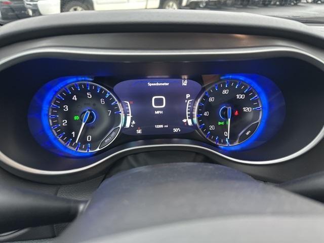 used 2025 Chrysler Pacifica car, priced at $35,885