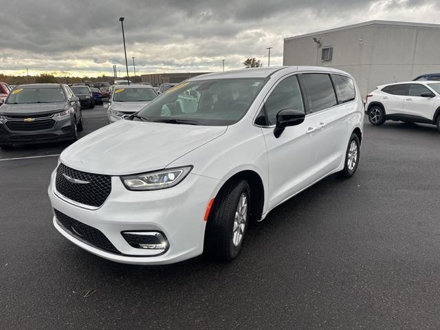 used 2025 Chrysler Pacifica car, priced at $35,885