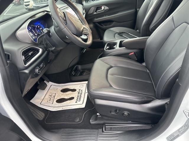 used 2025 Chrysler Pacifica car, priced at $35,885