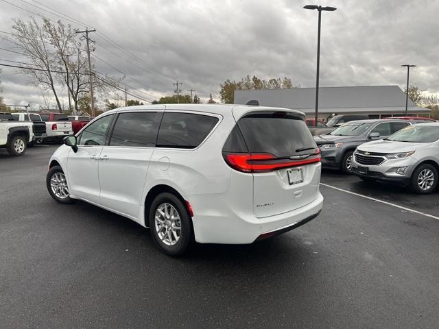 used 2025 Chrysler Pacifica car, priced at $35,885
