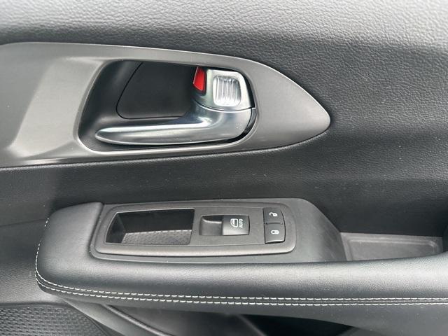 used 2025 Chrysler Pacifica car, priced at $35,885