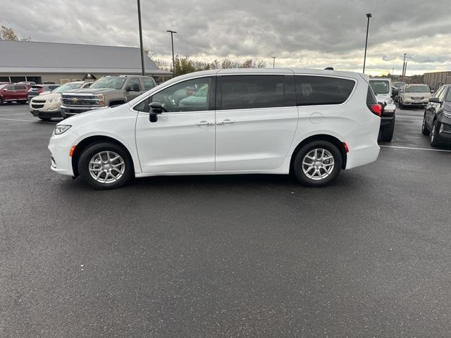 used 2025 Chrysler Pacifica car, priced at $35,885