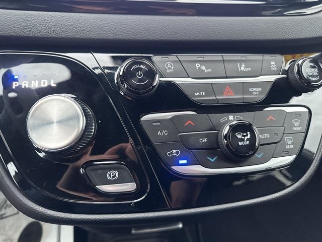 used 2025 Chrysler Pacifica car, priced at $35,885