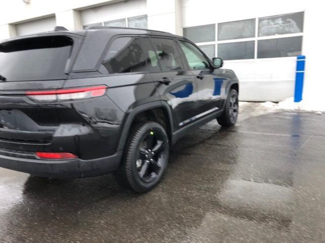 new 2025 Jeep Grand Cherokee car, priced at $48,020