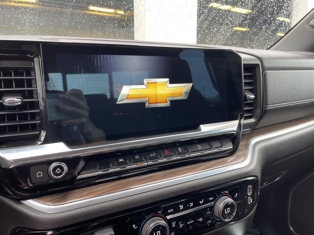 used 2022 Chevrolet Silverado 1500 car, priced at $40,585