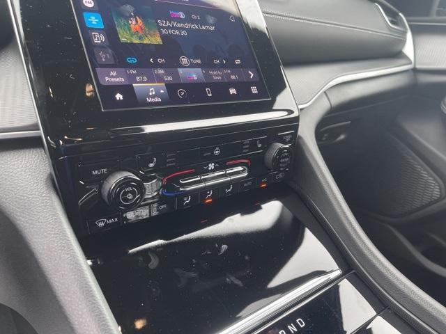 new 2025 Jeep Grand Cherokee car, priced at $43,575