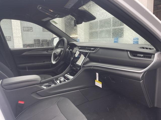 new 2025 Jeep Grand Cherokee car, priced at $43,575