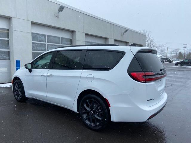 new 2024 Chrysler Pacifica car, priced at $41,981